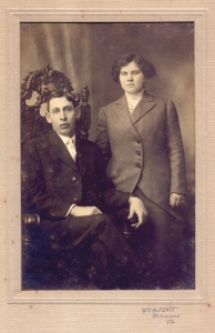 Joseph Cooke Crews and his wife, Mary Elizabeth "Lizzie" Currin.